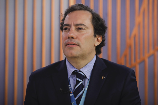 Pedro Duarte Guimarães explica como o Auxílio Emergencial sustentou famílias e a economia brasileira.
