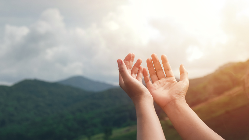 Aprenda com Pe. Dr. Jose Eduardo de Oliveira e Silva como a oração com a Palavra de Deus pode transformar sua vida espiritual.