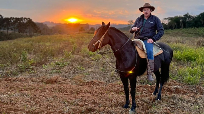 Descubra com Altevir Seidel como a terapia com cavalos transforma desafios em superação e qualidade de vida.