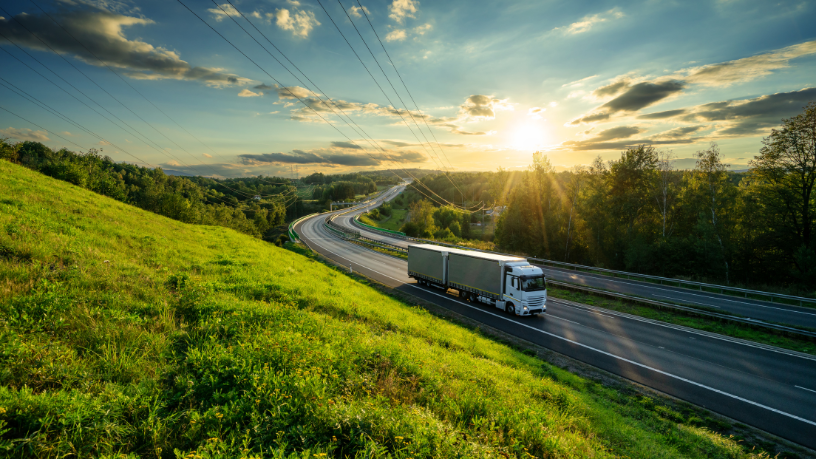 A logística que ninguém vê, mas que sustenta cada operação bem-sucedida, ganha forma na atuação estratégica da Avantec Transportes.